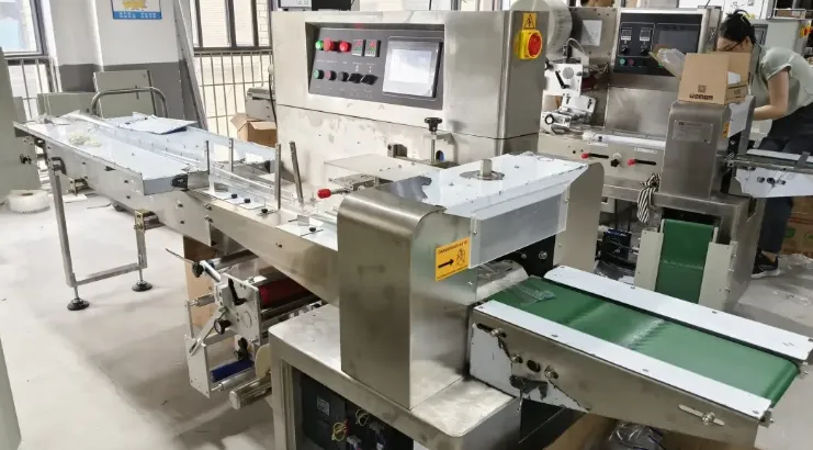 High Speed Flow Popsicle Ice Cream Bread Cookies Snacks Automatic Horizontal Pillow Packaging Machine - Packaging Machine - foodmachtech