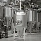 Fermentador vestido cilíndrico del tanque 200l-300l de la fermentación BBT de la cerveza del SUS 304 con la capacidad 500l de la bomba para el proceso del Ron - Buque de fermentación - foodmachtech