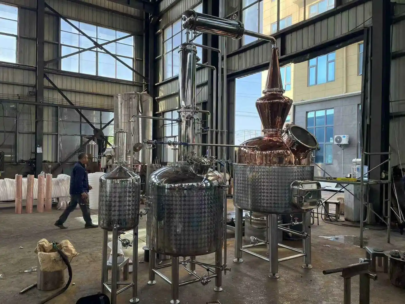 TW Destilador de aceites esenciales Calefacción eléctrica de varias partes de plantas y árboles (flores, hojas, corteza) - Unidad de destilación multi-efecto - foodmachtech