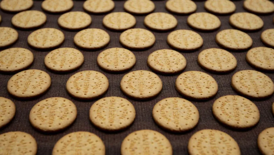 Hochwertige automat ische Kekse Kekse machen Maschine kleine Keksform Verarbeitende Productions linie - Biskuit-Stanz maschine - foodmachtech