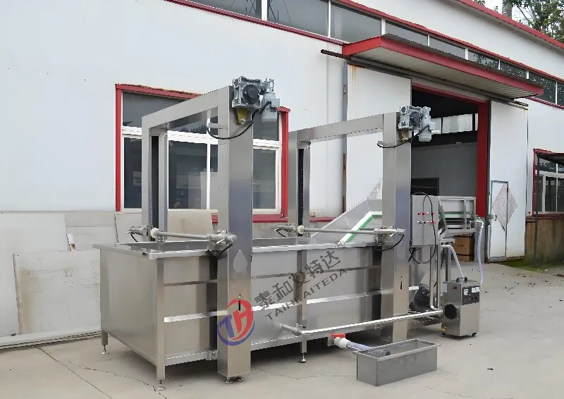 Automatic lifting high pressure spray bubble cleaning machine for fruit and vegetable processing - Cleaning Machine - foodmachtech