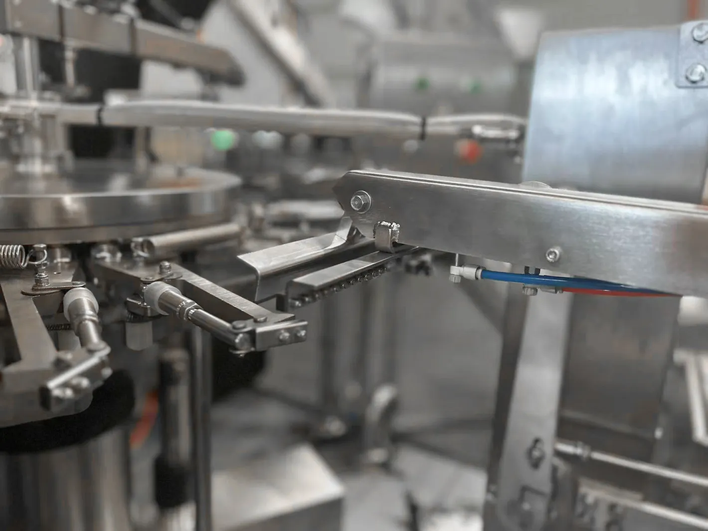 GSK-2416-1012 de empaquetamiento al vacío rotatorio continuo Alto-eficiente de la garra de pollo de la máquina - Máquina de envasado - foodmachtech