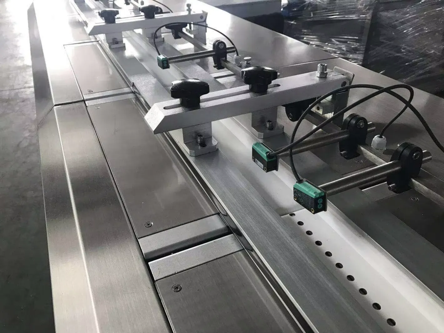 Multi Functional Automatic Chocolate Candy Feeding Pillow Flow Packing Pachine - Packaging Machine - foodmachtech