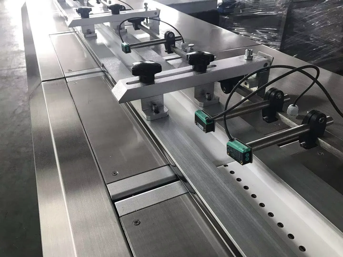 Multi Functional Automatic Chocolate Candy Feeding Pillow Flow Packing Pachine - Packaging Machine - foodmachtech
