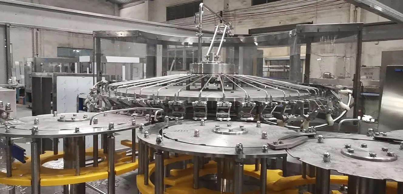 Máquina automática de etiquetado de llenado de bebidas carbonatadas de botellas de CDS - Máquina llenadora - foodmachtech