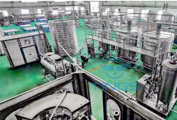 Agua carbónica del sistema de relleno de mezcla del agua de soda del relleno en frío que procesa y que fabrica la máquina de rellenar carbónica de la bebida
