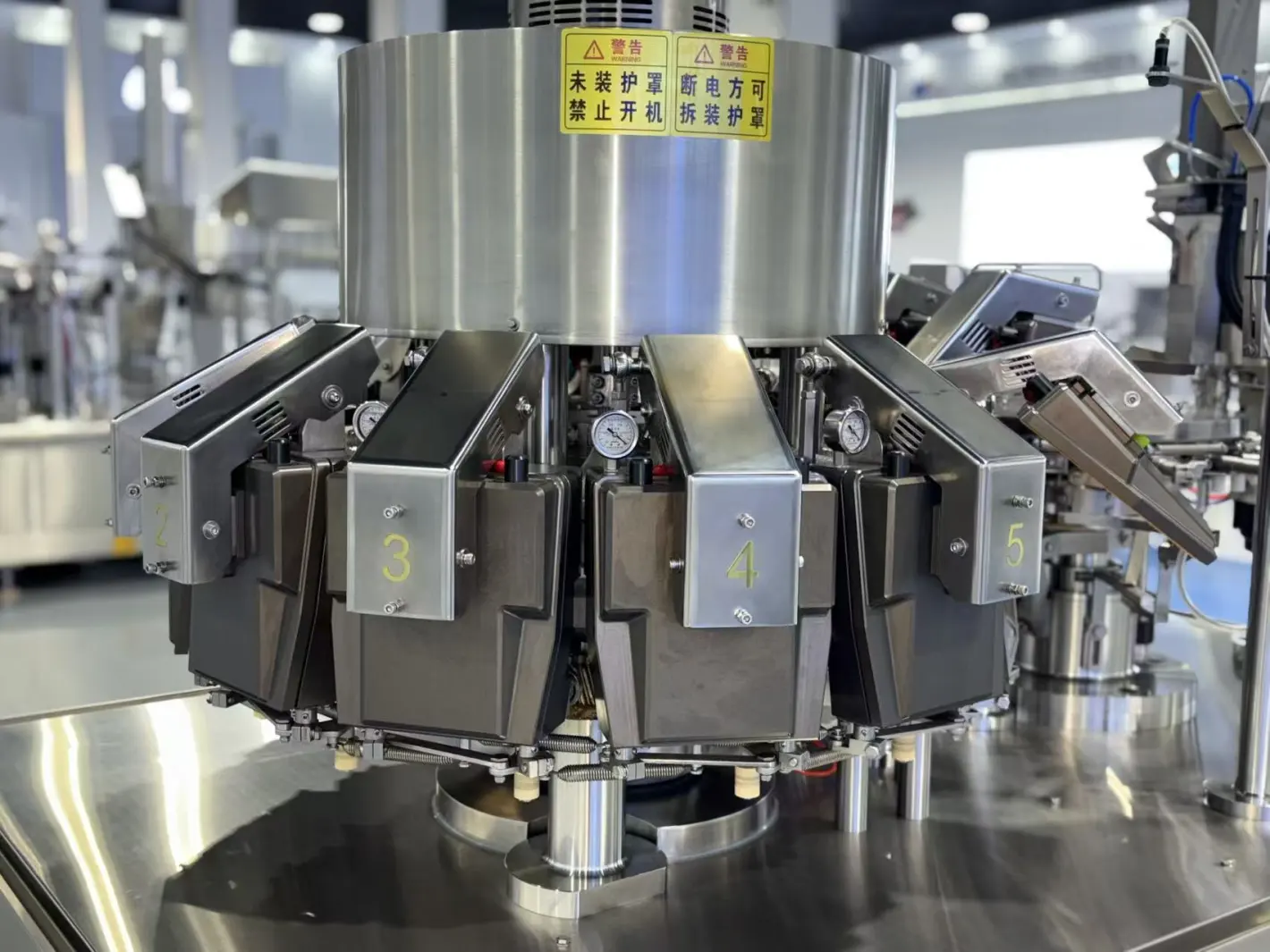 GSK-2416-1012 de empaquetamiento al vacío rotatorio continuo Alto-eficiente de la garra de pollo de la máquina - Máquina de envasado - foodmachtech
