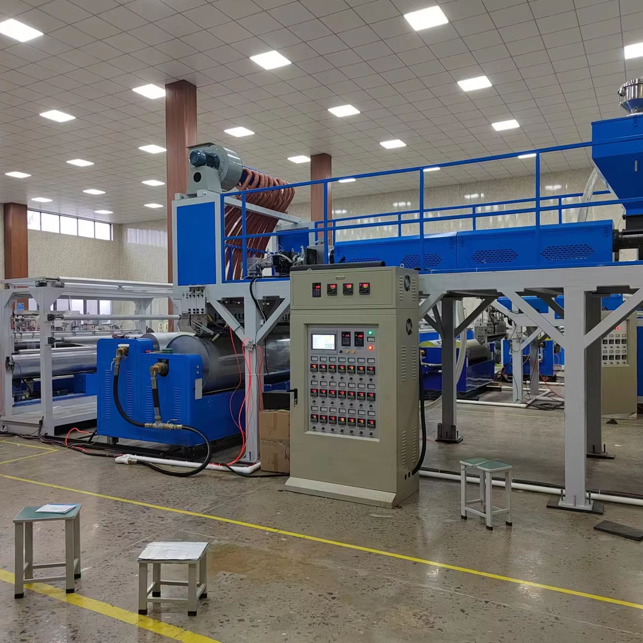 国泰1500毫米高速自动PE拉伸膜保鲜膜复卷分条机新条件HDPE塑料螺丝PLC