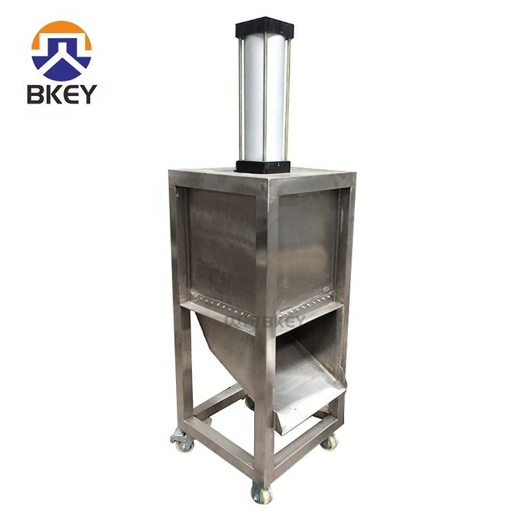 La prensa de queso se utiliza para hacer queso