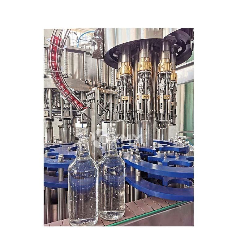 آلة إنتاج تعبئة المشروبات الغازية وإعداد المشروبات الغازية والمياه الغازية ، آلة تعبئة زجاجات الصودا الزجاجية