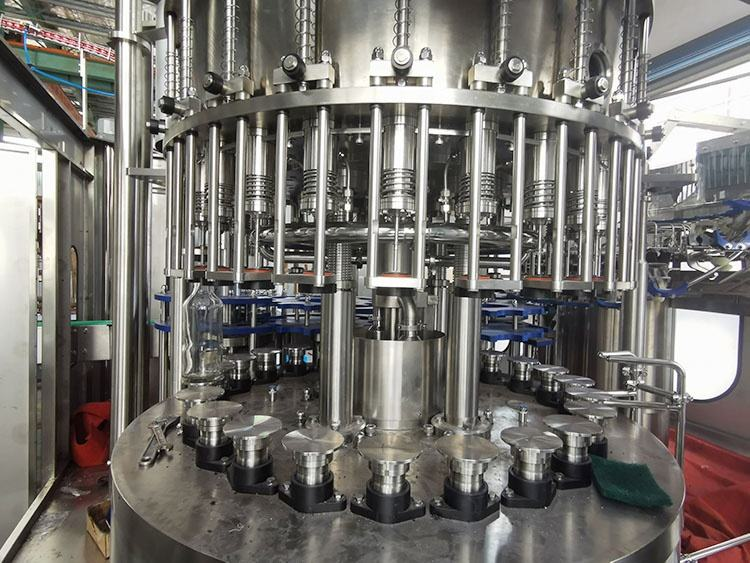 الشركة المصنعة الغازية المشروبات الغازية الصودا المياه زجاجة زجاج الحيوانات الأليفة آلة ملء صنع الكولا