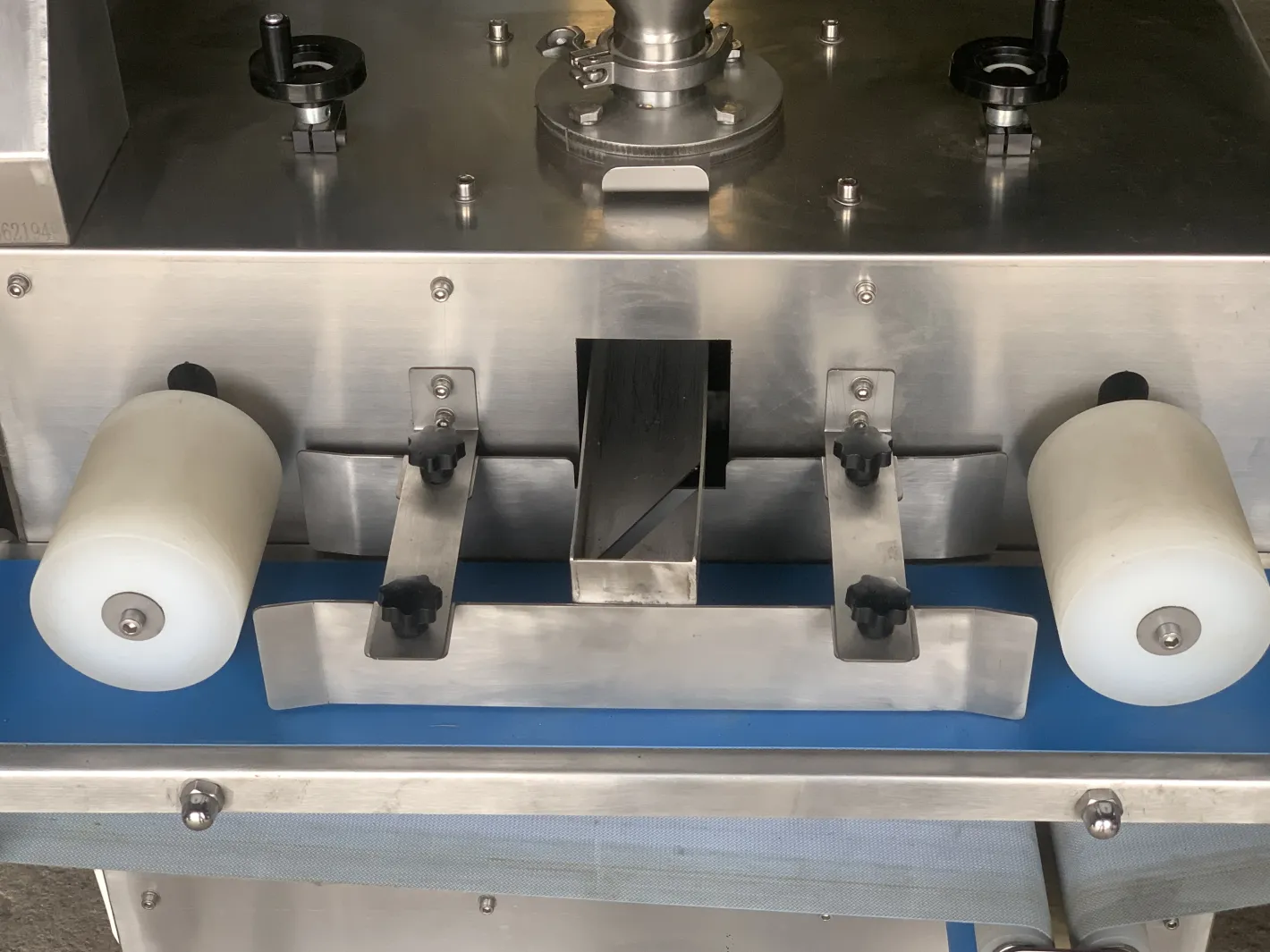 Máquina de panadería comercial Máquina de polvo de sésamo máquina de relleno de sésamo para panadería - Esparcidor de condimento - foodmachtech