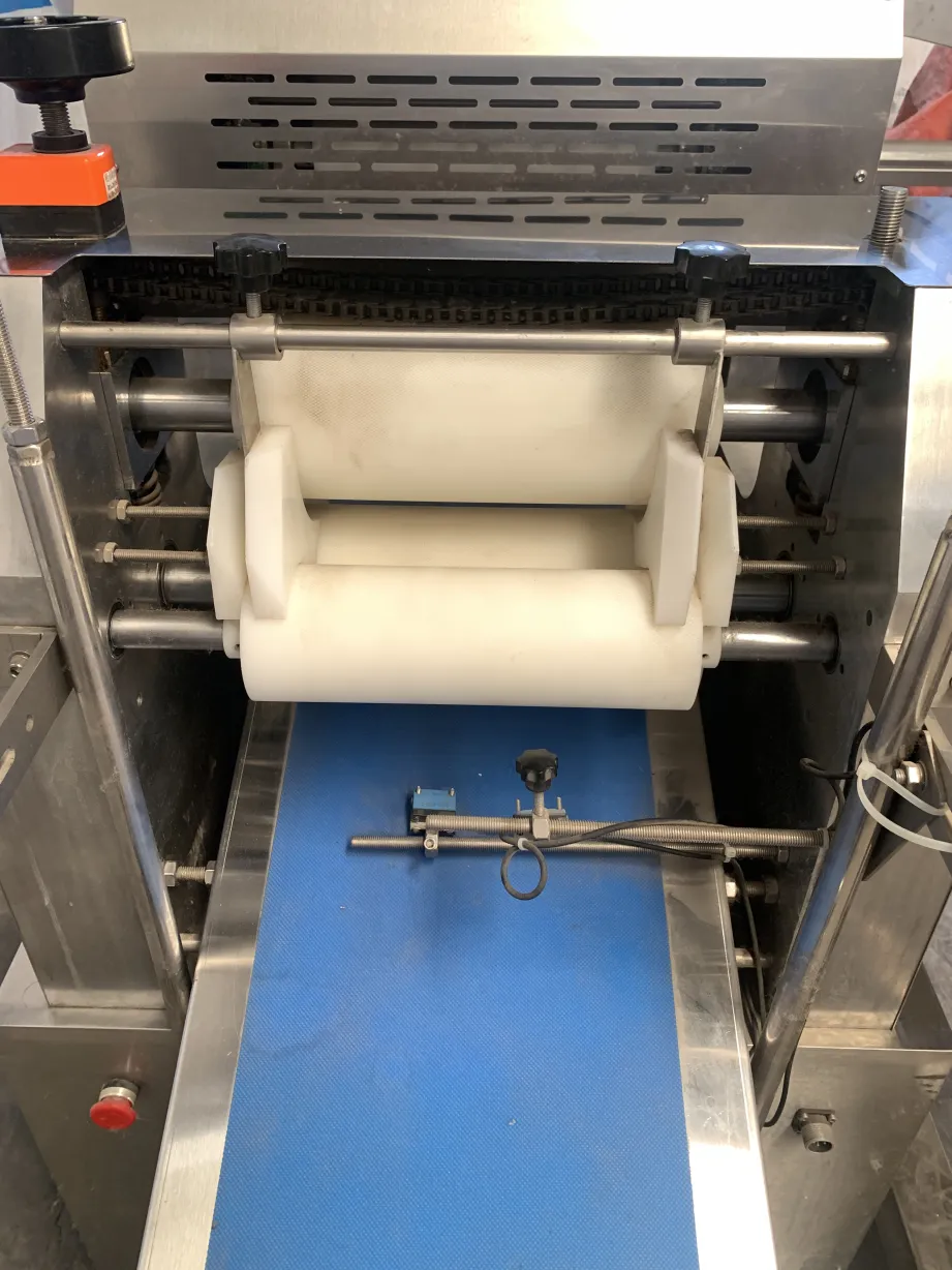 Compact Automatic Dough Sheeting, Filling & Forming Linha de Produção para Padaria & Pastry Factory - Linha De Produção De Laminação De Várias Camadas - foodmachtech