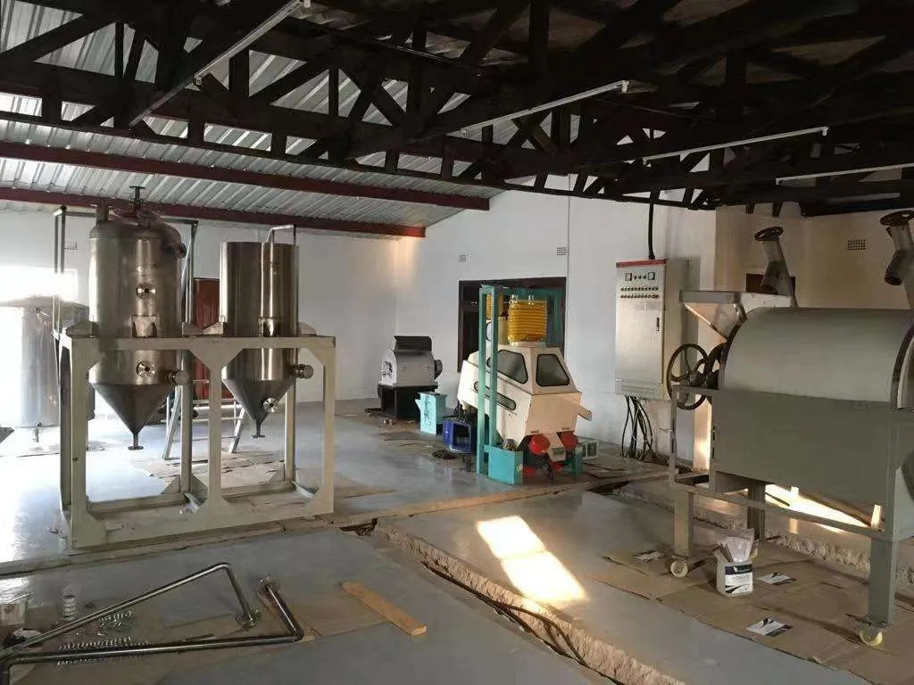 Cadena de producción caliente y fría de la máquina de la prensa de aceite de corazón de palma de la extracción de aceite de soja 10-20 T - Prensa hidráulica de aceite - foodmachtech