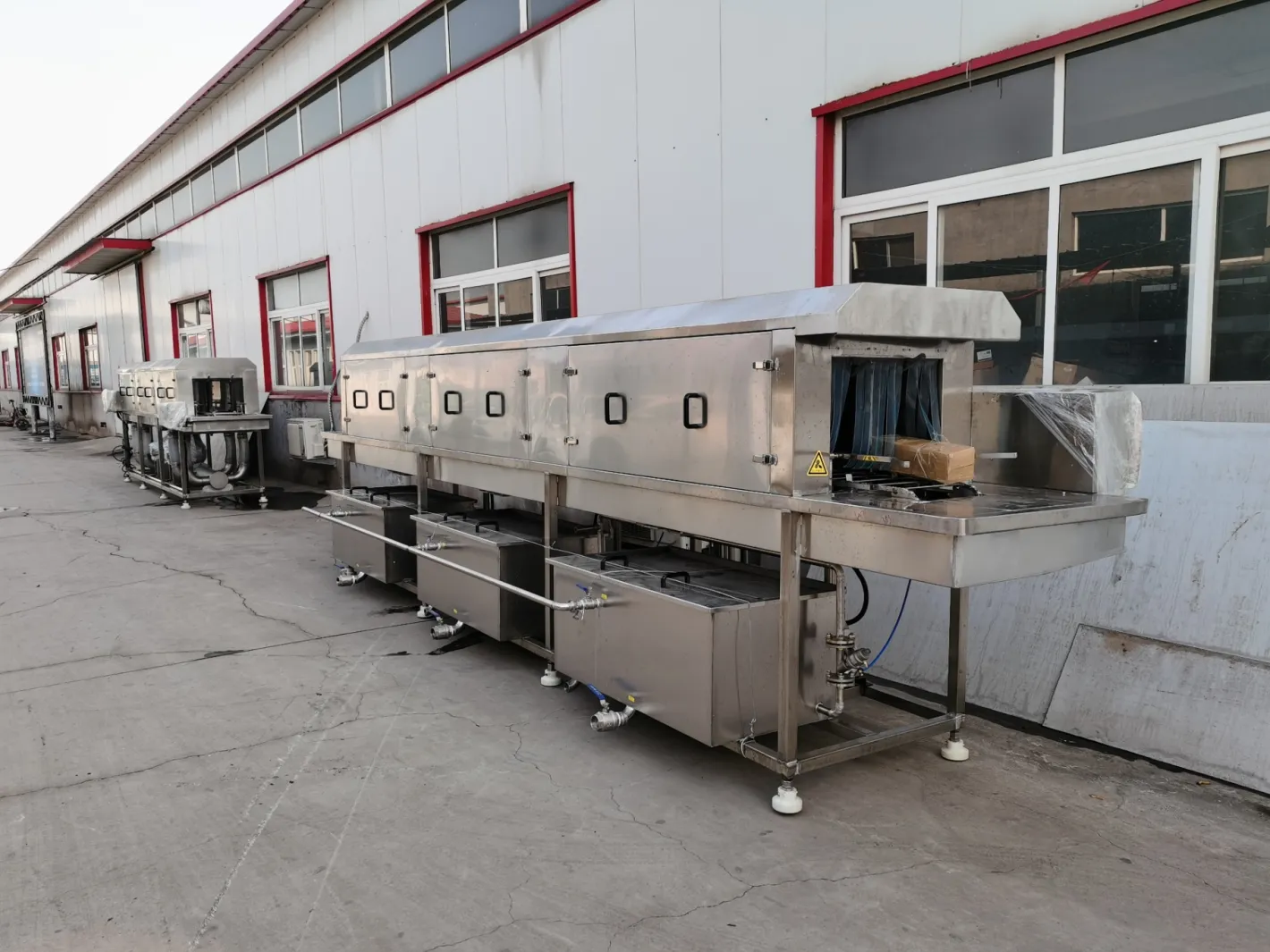 Automatische kommerzielle Kunststoffs chale Rück prall flache Nudel box Tunnel Waschmaschine Umsatz Korb Reinigung Waschmaschine - Wasch tunnel - foodmachtech