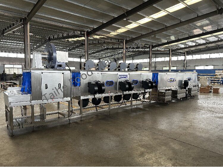 Automatic commercial plastic tray flat noodle box tunnel washing machine turnover basket cleaning machine