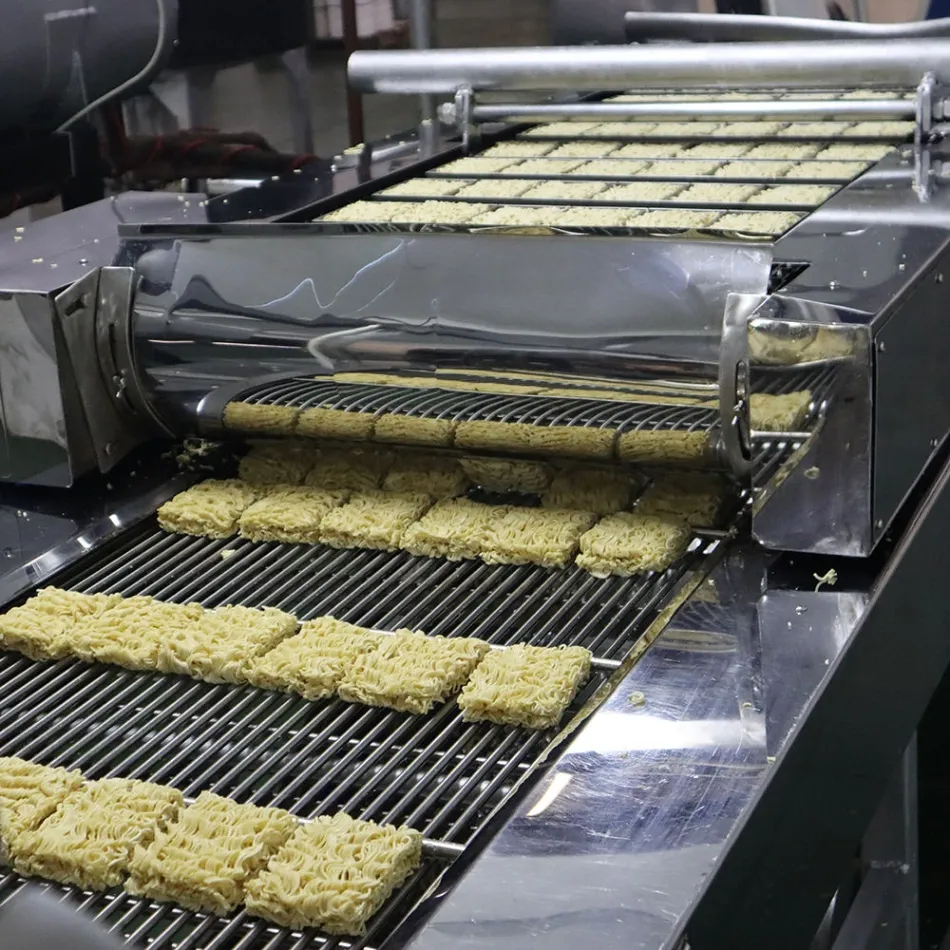 Linea di produzione fritta risparmio energetico della tagliatella istantanea con 304 componenti del grado alimentare dell'acciaio inossidabile - Linea di produzione della tagliatella istantanea - foodmachtech