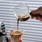 Coppa di misura in vetro con manico in legno - Utensili da cucina - foodmachtech