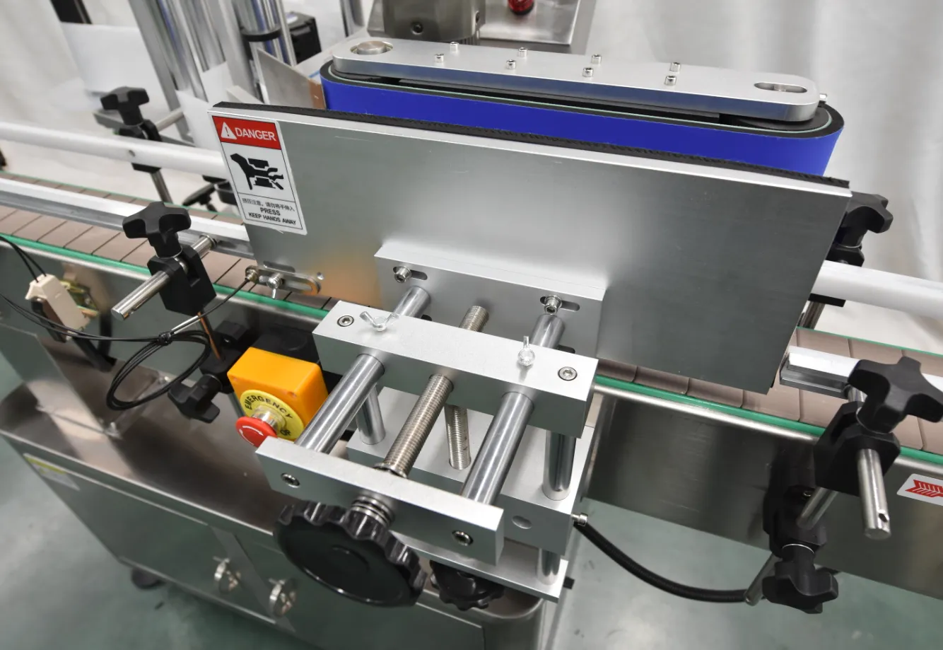 High-Precision Automatic Detection and Adjustment Labeling Machine for Round Bottles - Labeling Machine - foodmachtech
