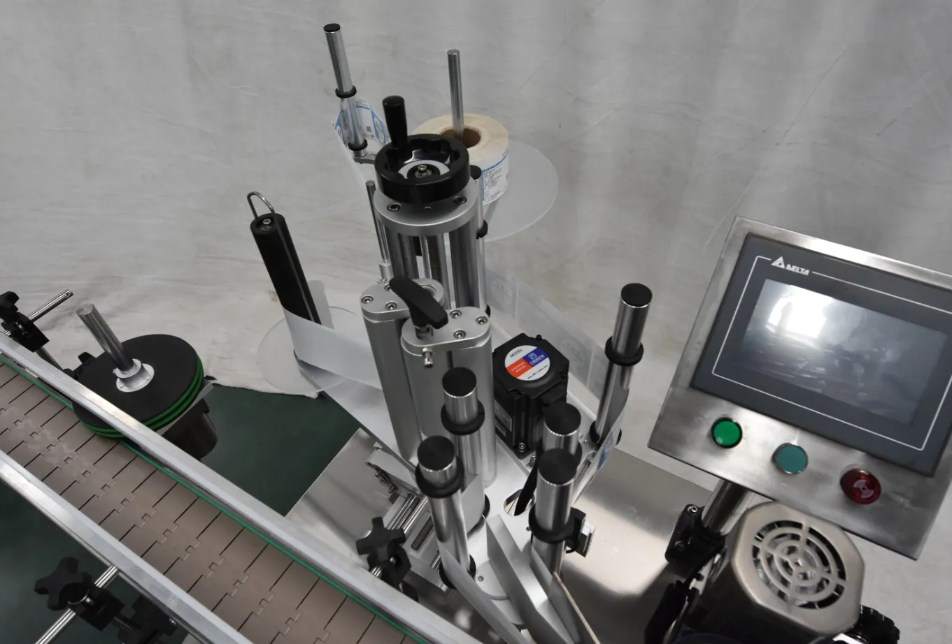 High-Precision Automatic Detection and Adjustment Labeling Machine for Round Bottles - Labeling Machine - foodmachtech